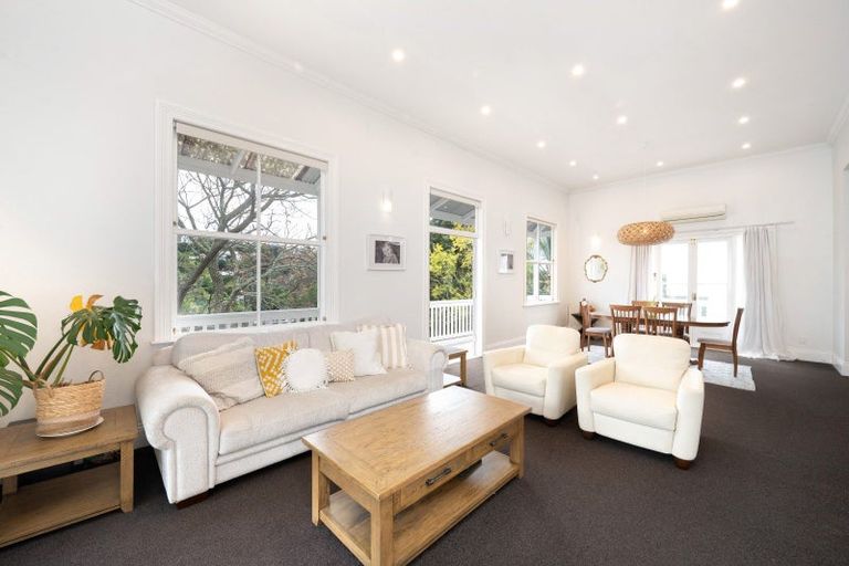 Photo of property in 12 Hadfield Terrace, Bluff Hill, Napier, 4110