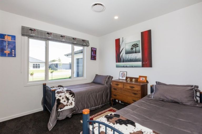 Photo of property in 32 Pelorus Avenue, Poraiti, Napier, 4112