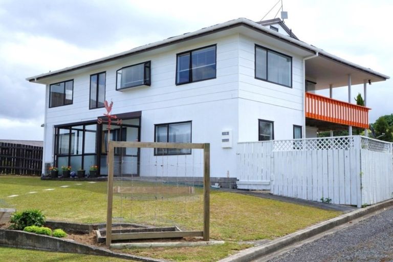 Photo of property in 30 Manaia View Road, One Tree Point, 0118