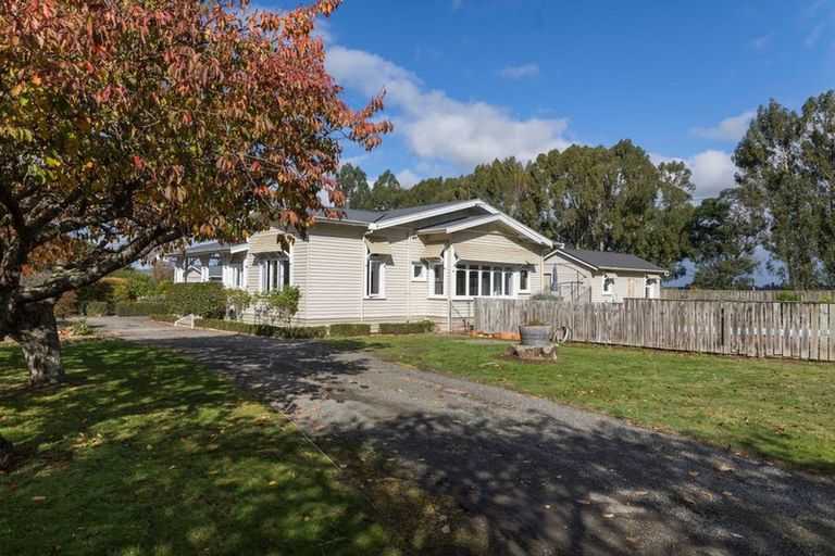 Photo of property in 2 Aerodrome Road, Dannevirke, 4972
