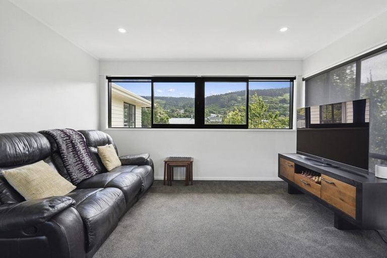 Photo of property in 25 Ngatitoa Street, Tawa, Wellington, 5028