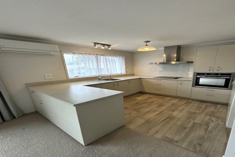 Photo of property in 12 Faith Bullock Place, New Lynn, Auckland, 0600