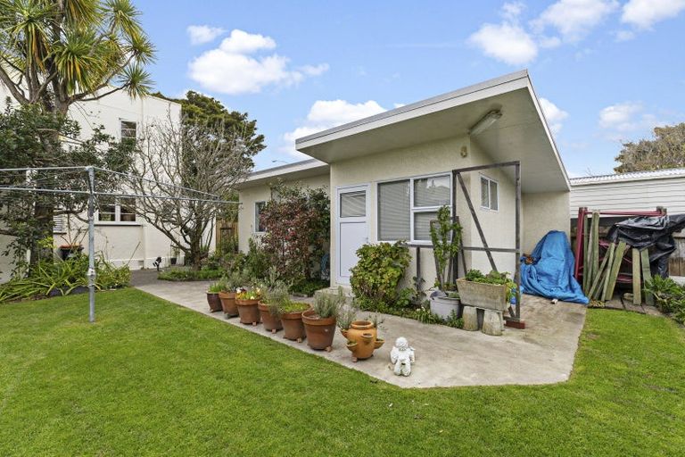 Photo of property in 212 Victoria Avenue, Hokowhitu, Palmerston North, 4410