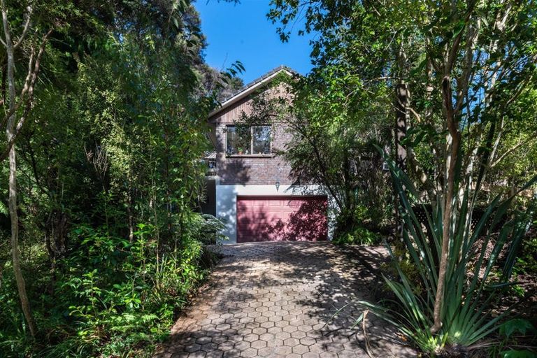 Photo of property in 2 Kaurimu Rise, Titirangi, Auckland, 0604