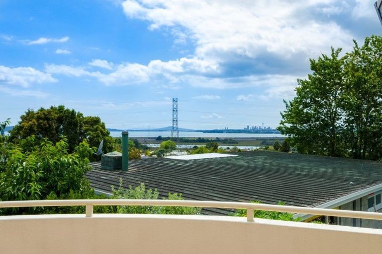 Photo of property in 1/213 Te Atatu Road, Te Atatu South, Auckland, 0610