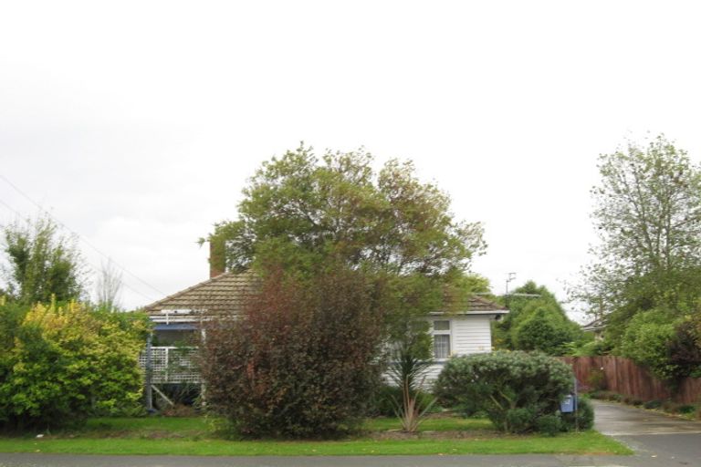 Photo of property in 2/52 Northcote Road, Northcote, Christchurch, 8052