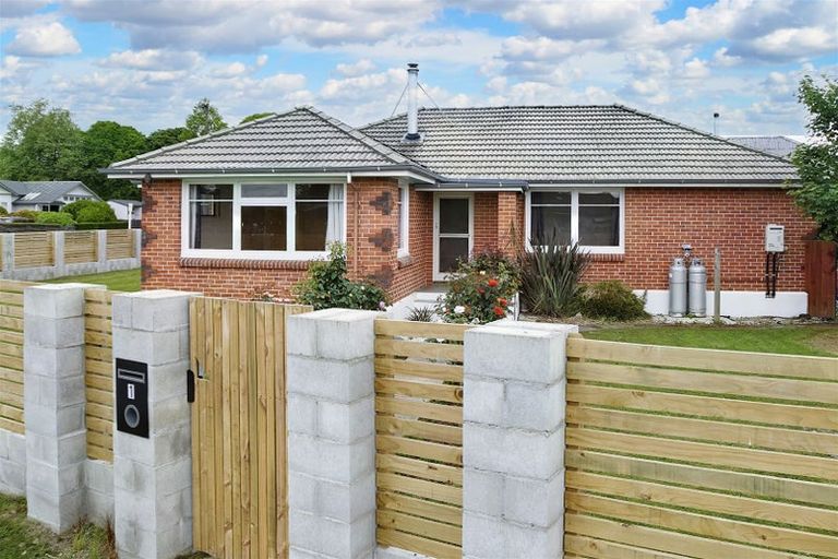 Photo of property in 1 Campbell Street, Geraldine, 7930