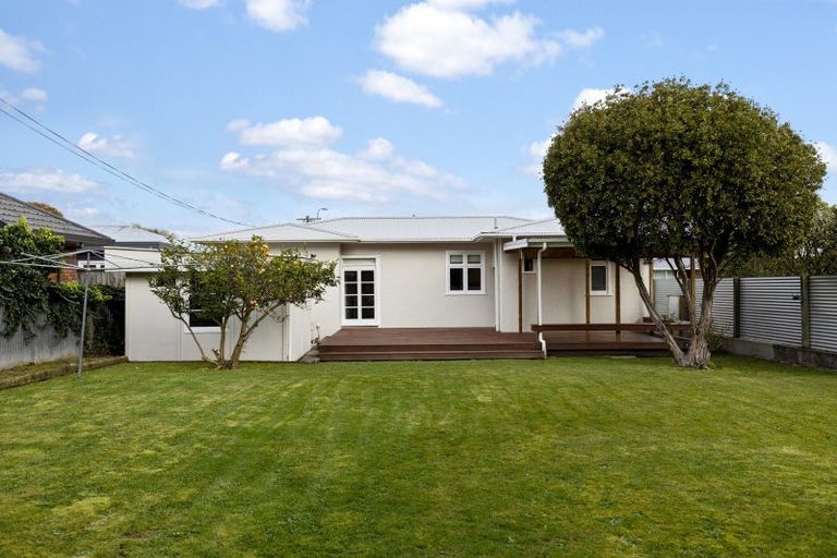 Photo of property in 17 East Street, Terrace End, Palmerston North, 4410