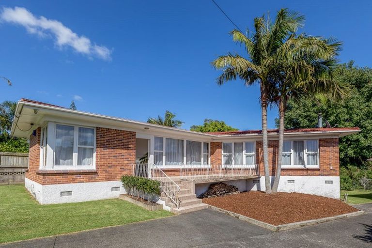 Photo of property in 52 Sylvan Crescent, Te Atatu South, Auckland, 0610