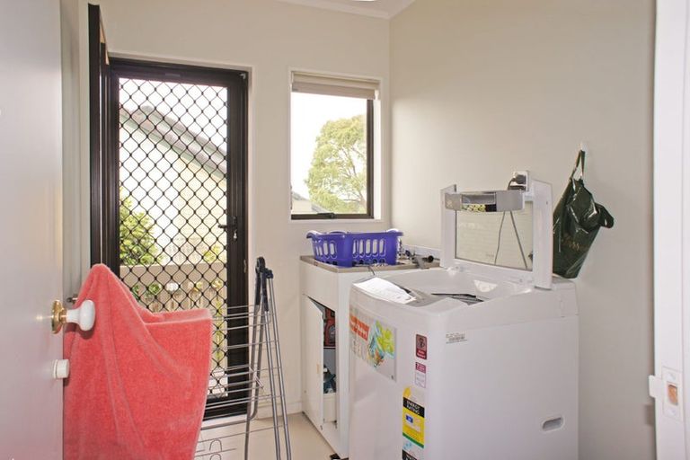 Photo of property in 25 Jay Court, Botany Downs, Auckland, 2010