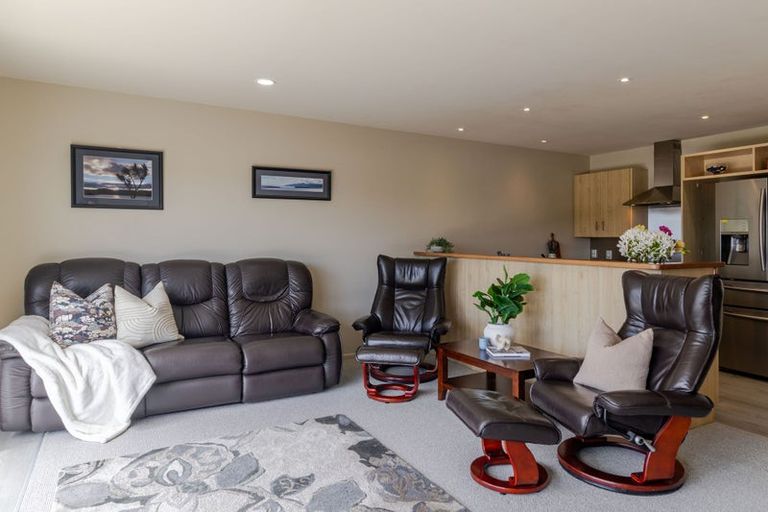 Photo of property in 22 Paremata Drive, Paremata, Porirua, 5024