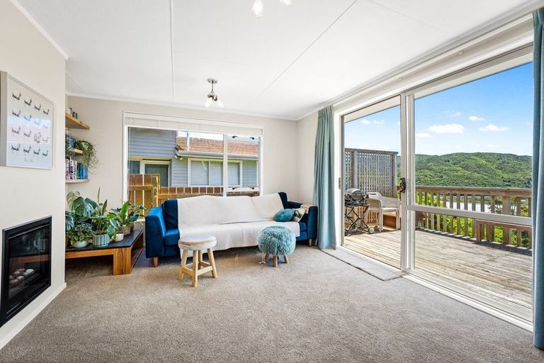 Photo of property in 18 Greenwich Grove, Stokes Valley, Lower Hutt, 5019