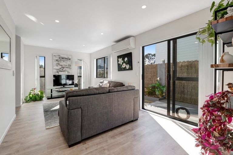 Photo of property in 4 William Bayes Place, Red Beach, 0932