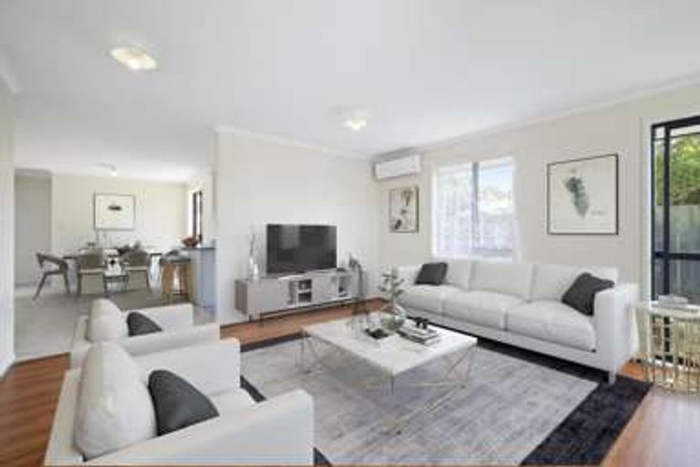 Photo of property in 1 Ranch Place, Pukekohe, 2120