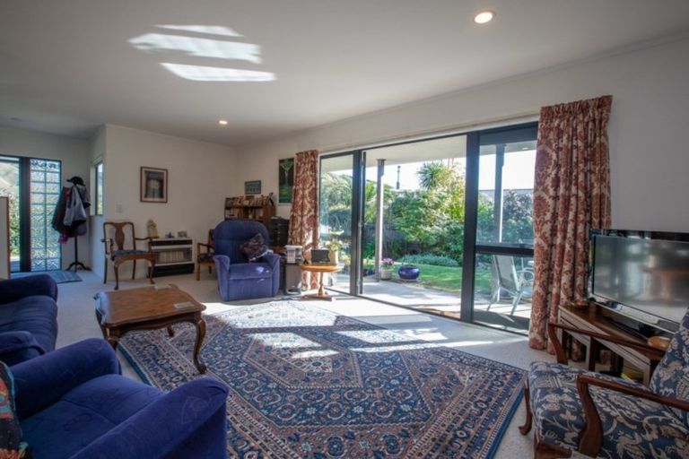 Photo of property in 8a Winara Avenue, Waikanae, 5036