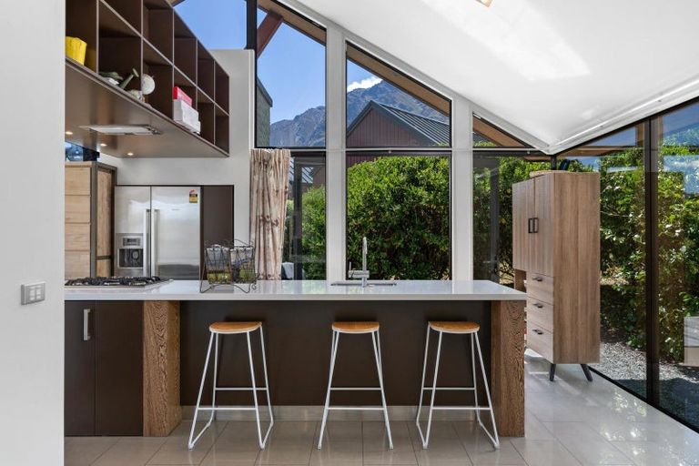 Photo of property in 16 Ellesmere Avenue, Jacks Point, Queenstown, 9371