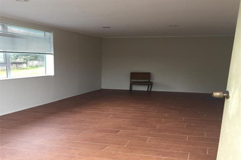 Photo of property in 3 Lavery Place, Sunnynook, Auckland, 0632