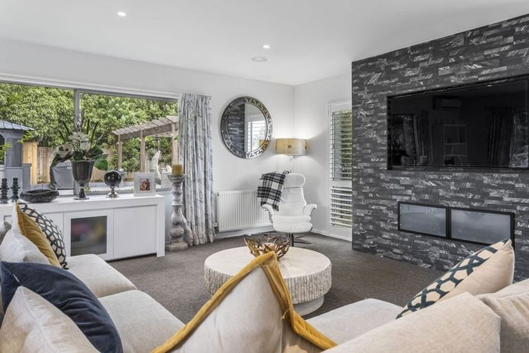 Photo of property in 76 Oakgrove Drive, Rangiora, 7400