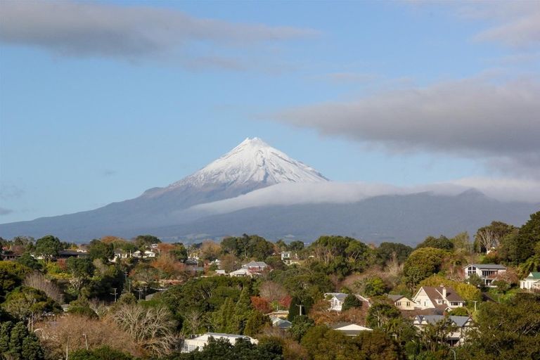 Photo of property in 22 Liardet Apartments, 501/22 Liardet Street, New Plymouth, 4310