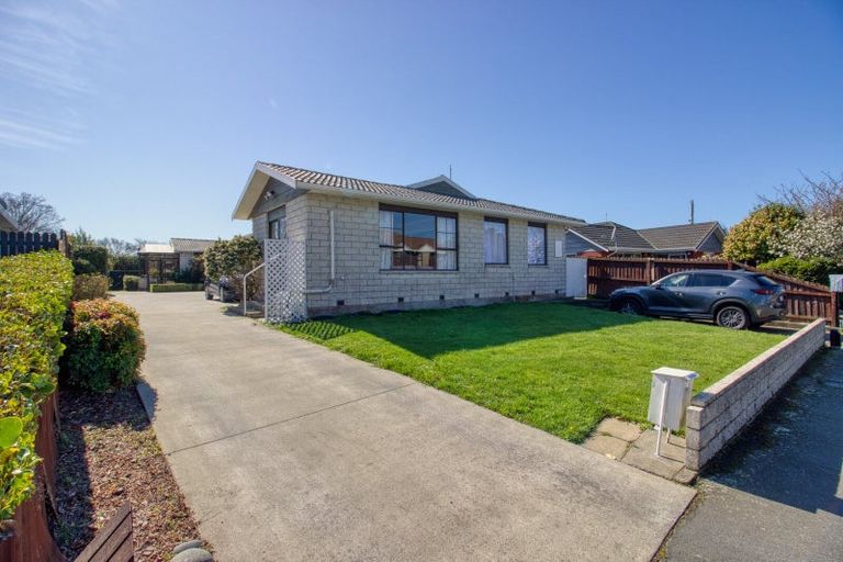 Photo of property in 2/10 Montclare Avenue, Ilam, Christchurch, 8041