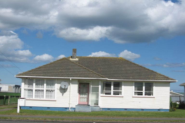 Photo of property in 141 Puriri Street, Castlecliff, Whanganui, 4501