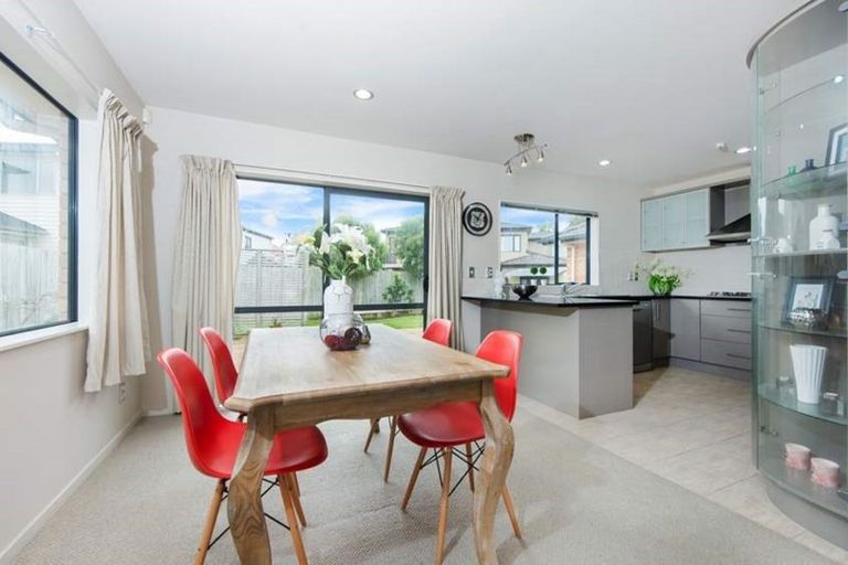 Photo of property in 31 South Kensington Way, Henderson, Auckland, 0612