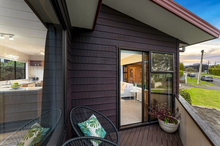 Photo of property in 1/2 Kowhai Road, Campbells Bay, Auckland, 0630