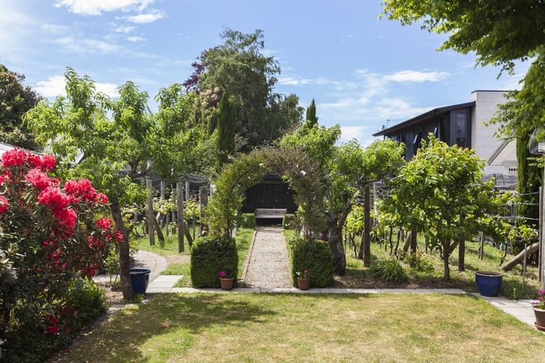 Photo of property in 106 Bryndwr Road, Bryndwr, Christchurch, 8052