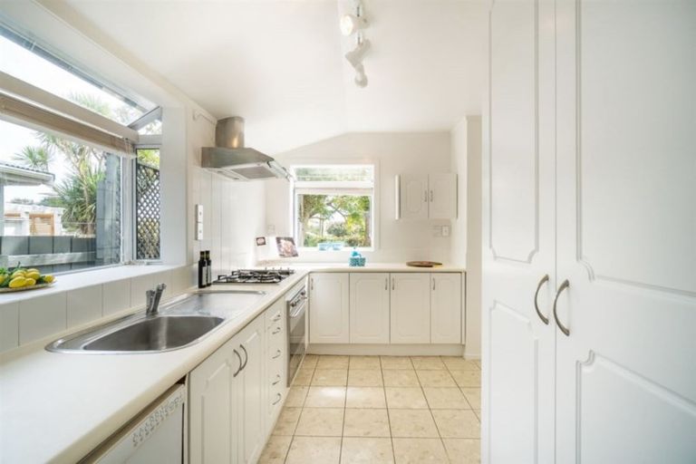 Photo of property in 1/14 Otakau Road, Milford, Auckland, 0620