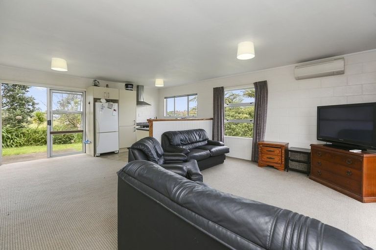 Photo of property in 12 Warren Place, Frankleigh Park, New Plymouth, 4310
