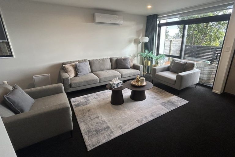 Photo of property in 5/15 Chivalry Road, Glenfield, Auckland, 0629