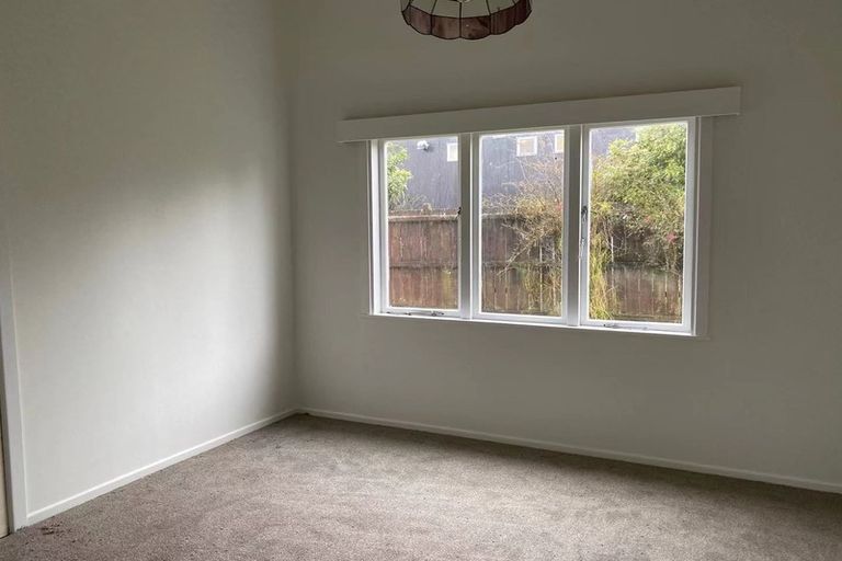 Photo of property in 282 West Coast Road, Glen Eden, Auckland, 0602