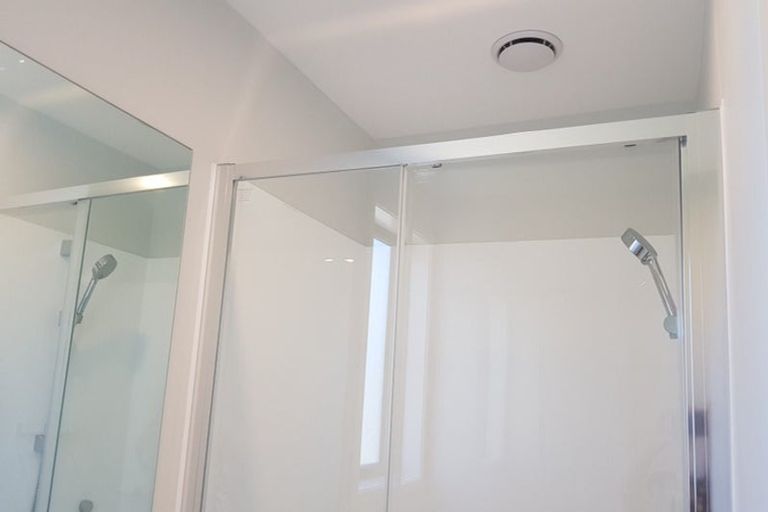 Photo of property in 1/51 Wharf Road, Te Atatu Peninsula, Auckland, 0610