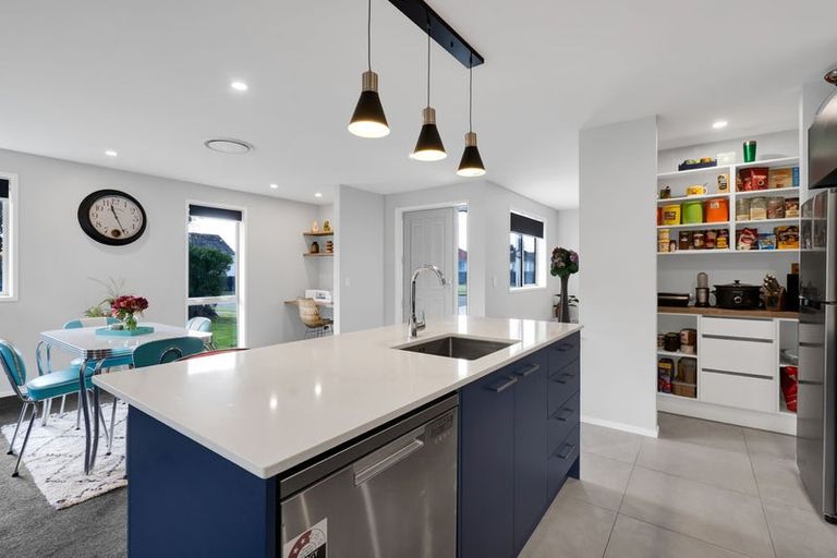 Photo of property in 7 Robbins Crescent, Hawera, 4610