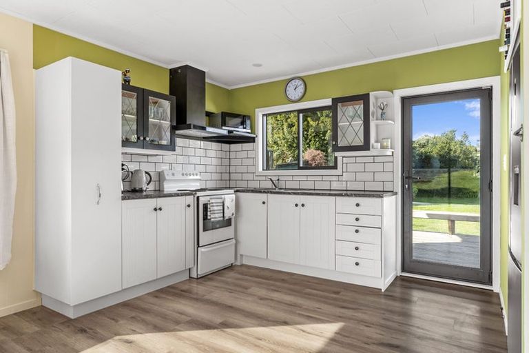 Photo of property in 33 Pinedale Crescent, Riversdale Beach, Masterton, 5872