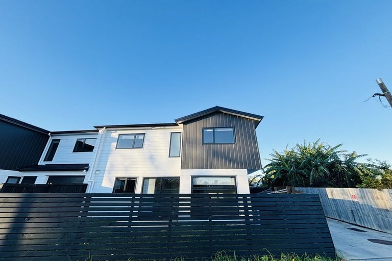 Photo of property in 2/2 Smiths Avenue, Papakura, 2110