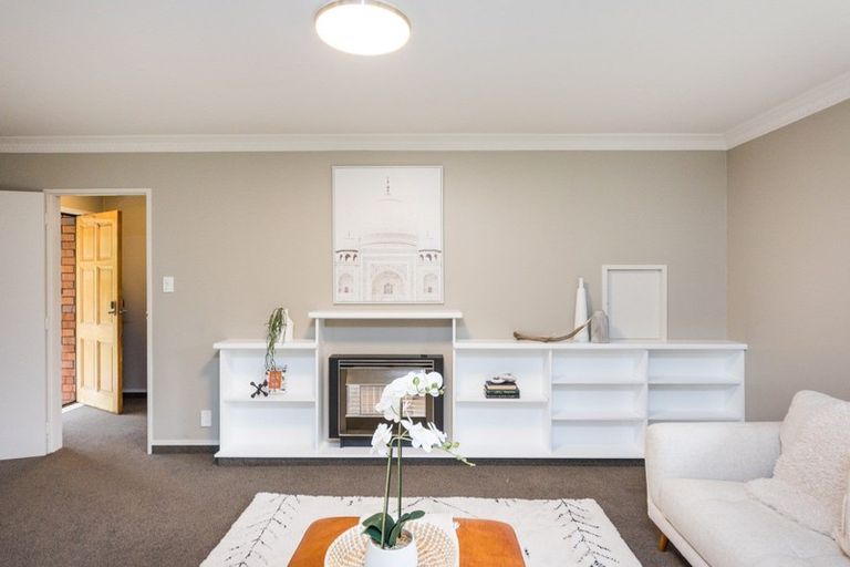 Photo of property in 8 Harrow Place, Hokowhitu, Palmerston North, 4410