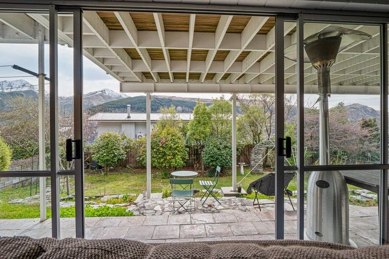 Photo of property in 52 Oregon Drive, Kelvin Heights, Queenstown, 9300