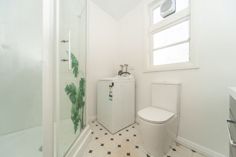 Photo of property in Graymor Flats, 2/19 Ohiro Road, Aro Valley, Wellington, 6021