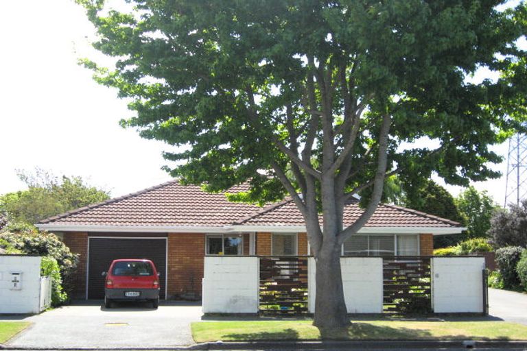 Photo of property in 2/4 Witbrock Crescent, Burnside, Christchurch, 8053