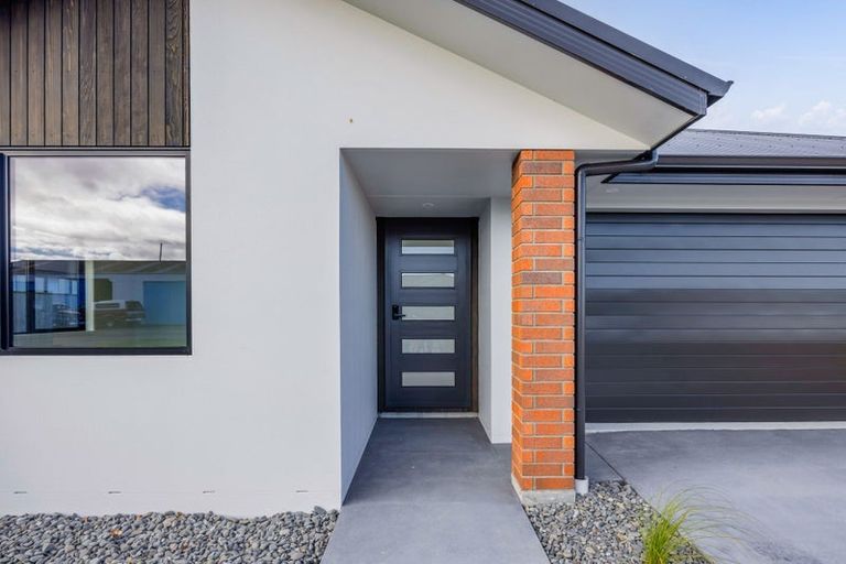 Photo of property in 72 Turuturu Road, Hawera, 4674