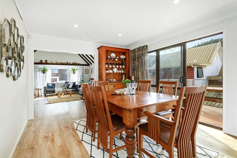 Photo of property in 6 Duval Grove, Tawa, Wellington, 5028