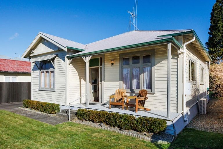 Photo of property in 32 Colombo Street, Hokowhitu, Palmerston North, 4410