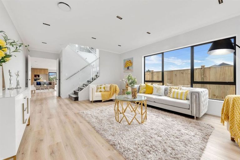 Photo of property in 30 Ballyalton Crescent, Flat Bush, Auckland, 2019