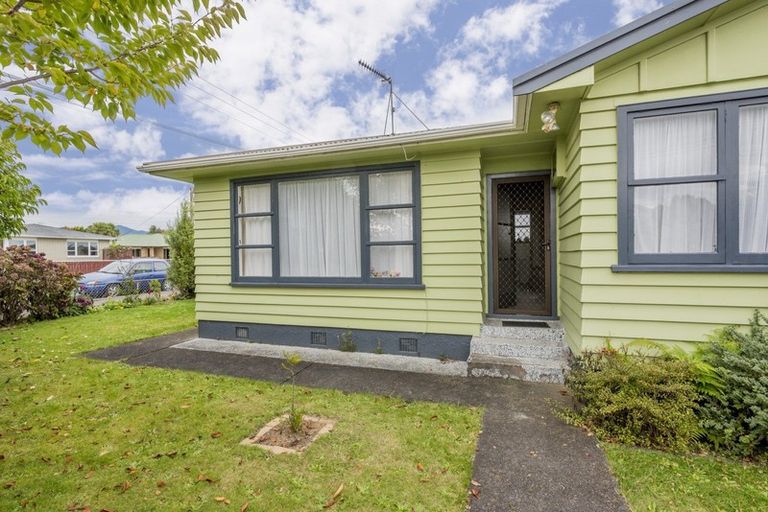 Photo of property in 1 Kings Drive, Levin, 5510