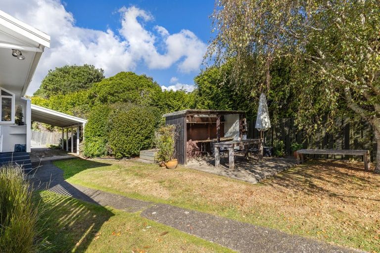 Photo of property in 22 Kaitawa Crescent, Paraparaumu, 5032