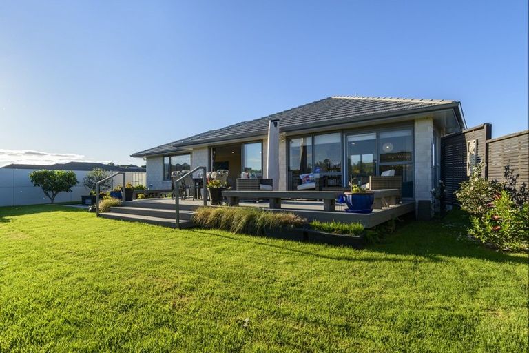 Photo of property in 12 Vantage Place, Omokoroa, 3114