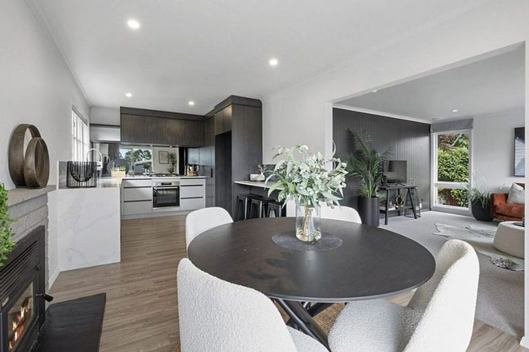 Photo of property in 390 Mangorei Road, Merrilands, New Plymouth, 4312