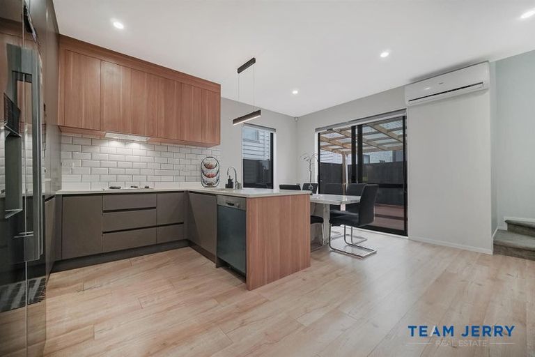 Photo of property in 69 Whare Kauri Road, Papakura, 2110