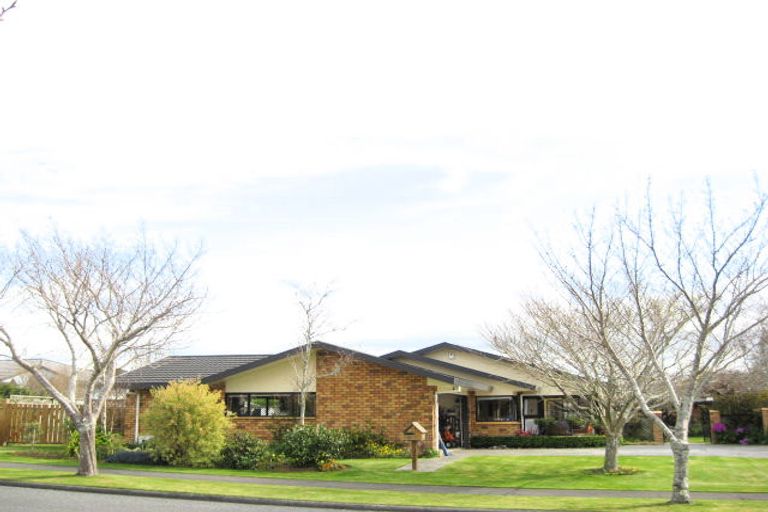 Photo of property in 4 Kinross Drive, Merrilands, New Plymouth, 4312